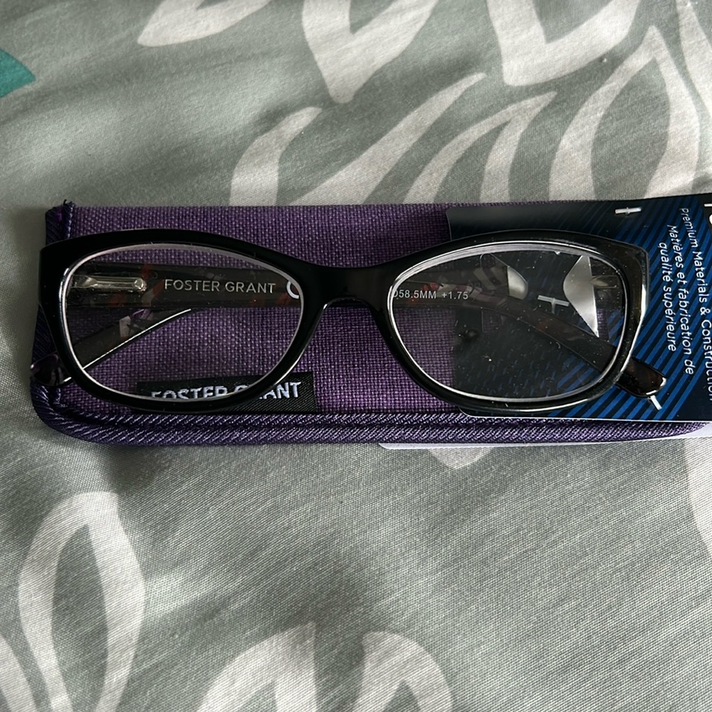 Foster Grant Watercolor Womens Purple & Black Reading Glasses w/ Case +1.75